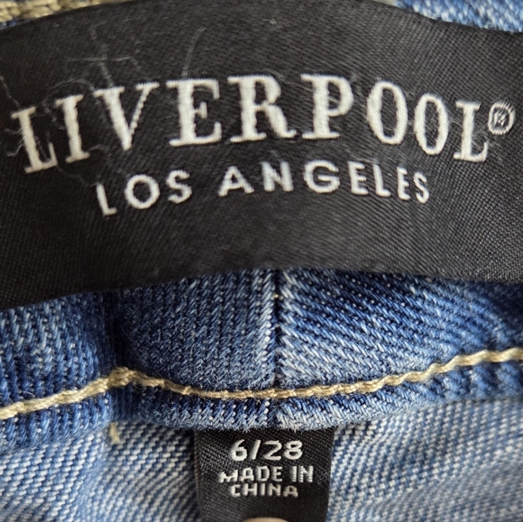 Liverpool Los Angeles NWT Cropped Cuffed Jeans Size 6/28 Mid Rise Stretch Denim - Picture 9 of 9